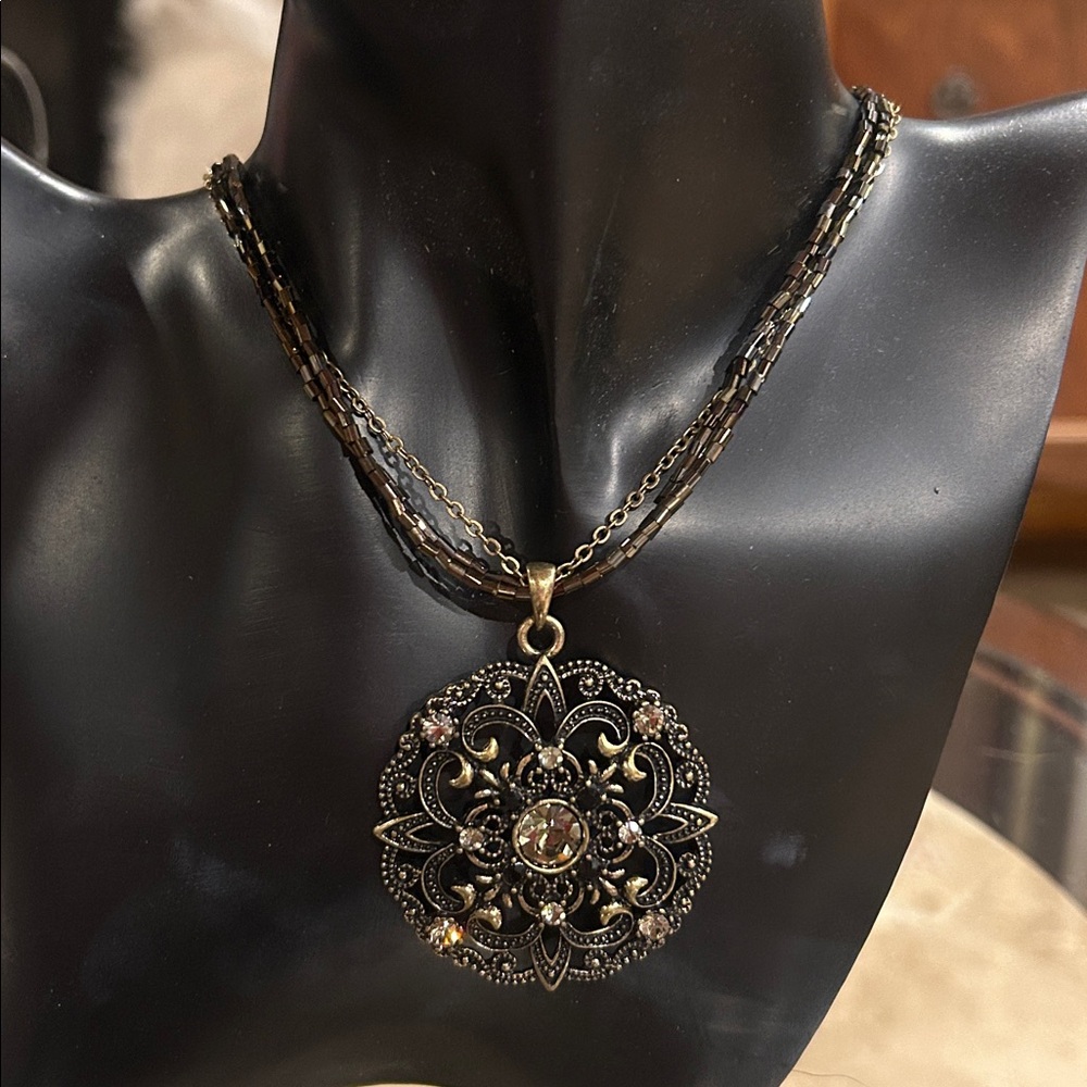 Cookie Lee Black and Gold Pendant Necklace